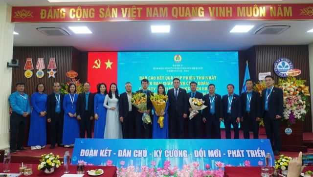 Hội nghị trao Quyết định khen thưởng của UBND Thành phố Hà Nội cho các cá nhân và tập thể thuộc Công ty TNHH MTV Nước sạch Hà Nội