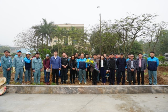 Nhà máy nước Gia Lâm – Công ty Nước sạch Hà Nội hưởng ứng lễ phát động “Tết trồng cây đời đời nhớ ơn Bác Hồ” xuân Mậu Tuất 2018