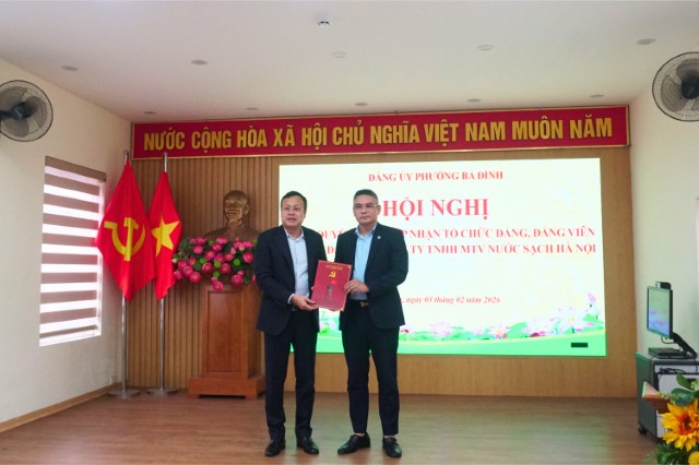Hội nghị trao Quyết định tiếp nhận tổ chức Đảng và Đảng viên đối với Đảng bộ Công ty TNHH MTV Nước sạch Hà Nội