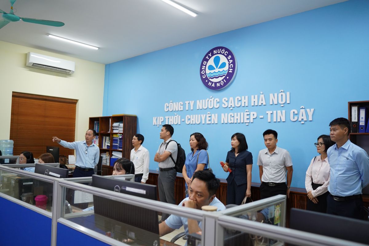 Trong khuôn khổ chương trình, đoàn công tác BWACO cũng tham quan Tổng đài Chăm sóc khách hàng của HAWACOM.